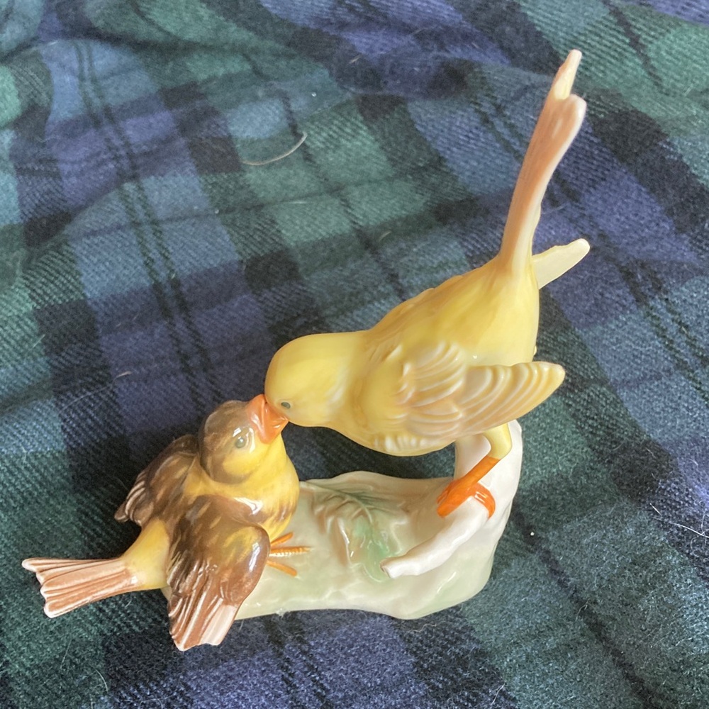 W. Goebel Canary Feeding Baby Bird Figurine 1967